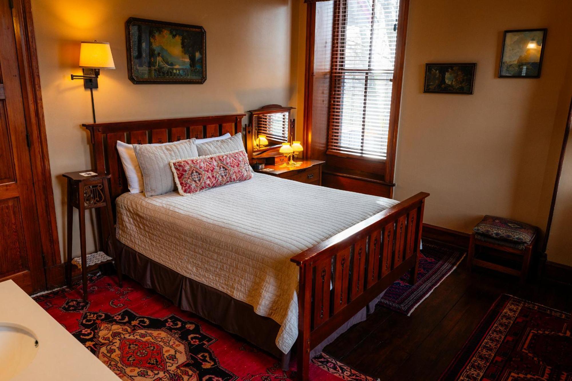 Gifford-Risley House Bed And Breakfast Media Exterior photo