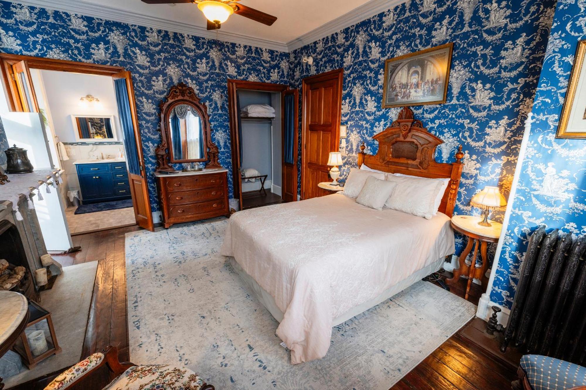 Gifford-Risley House Bed And Breakfast Media Exterior photo